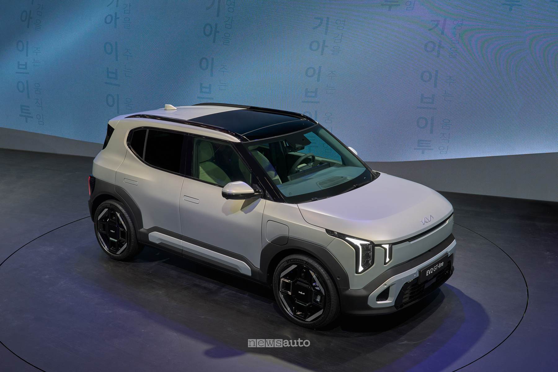 Kia EV2, nuovo SUV compatto elettrico, caratteristiche e prezzi