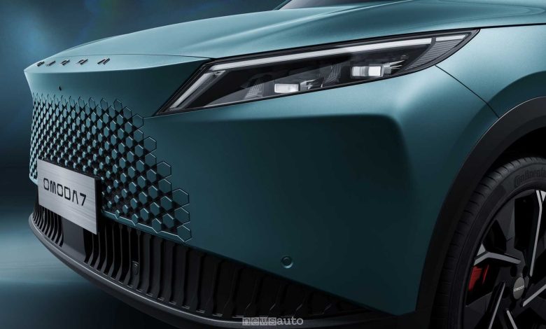 Omoda 7 SHS-P faro e paraurti anteriore