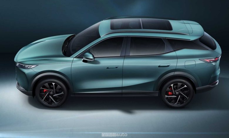 Omoda 7 SHS-P laterale