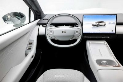 Xpeng P7+ 2026 display plancia abitacolo